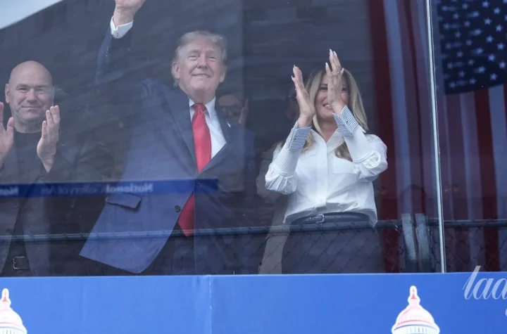 Дональд Трамп розмахує зеленим прапором на старті перегонів у Вашингтоні