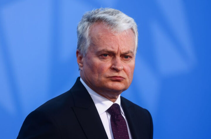 Президент Литви вважає, що Росія навмисно дозволяє дронам залітати в країни Балтії