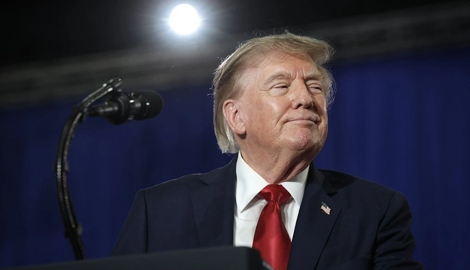 Трамп вимагає замінити модерністську скульптуру на статую Вашингтона неподалік Білого дому
