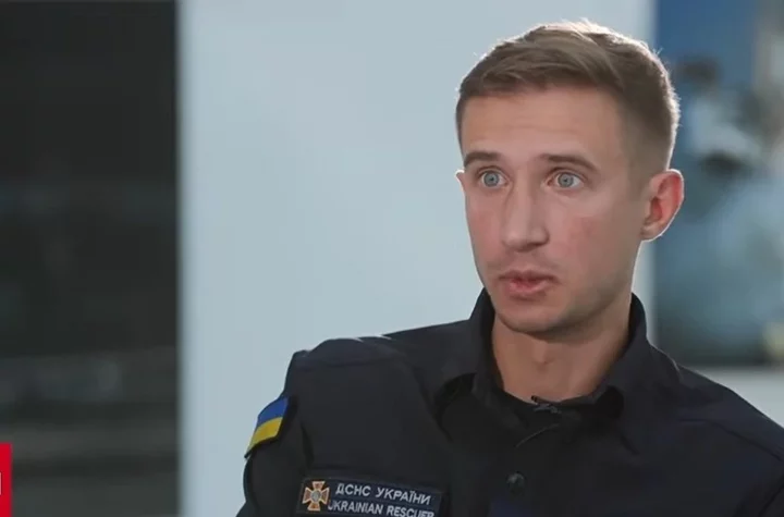 Розбирали дах, бо дерево палало під металом: рятувальник розповів про найскладніші пожежі в лаврі, ТЦ і на книжковому ринку в Києві