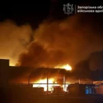 Росія вдарила по супермаркету в Запоріжжі, сталася пожежа