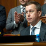 Кабмін запроваджує жорстку економію видатків поза обороною