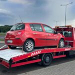 Крали евакуатором прямо з парковки: у групі варшавських викрадачів був українець