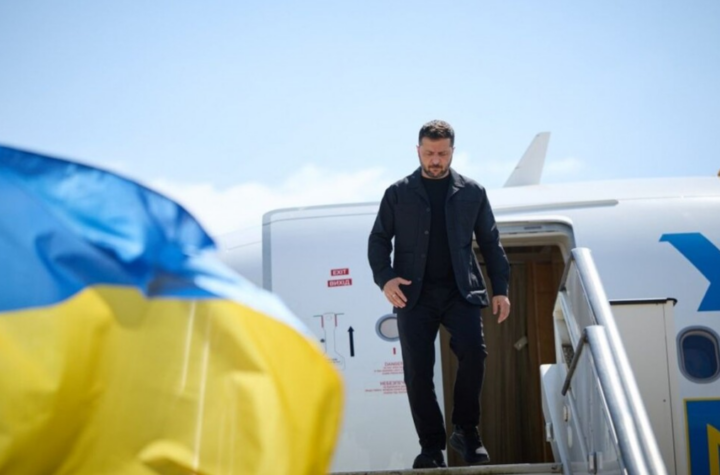 Зеленський заявив, що росіяни двічі намагалися атакувати дронами його літак