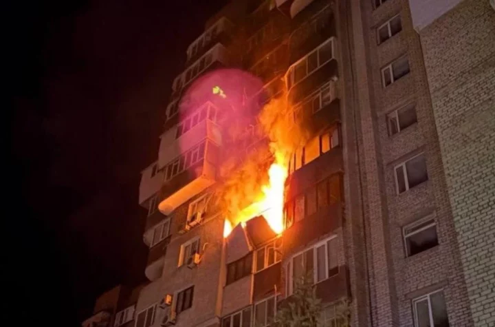 У Запоріжжі після російського удару загорілася багатоповерхівка