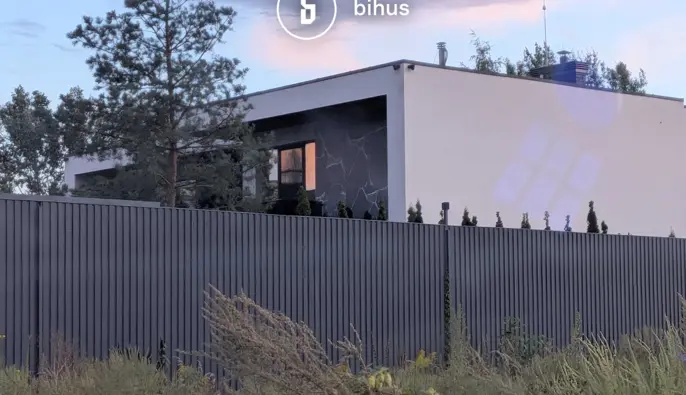 Bihus.Info показали будинок в Козині, яким може таємно користуватися Кравченко