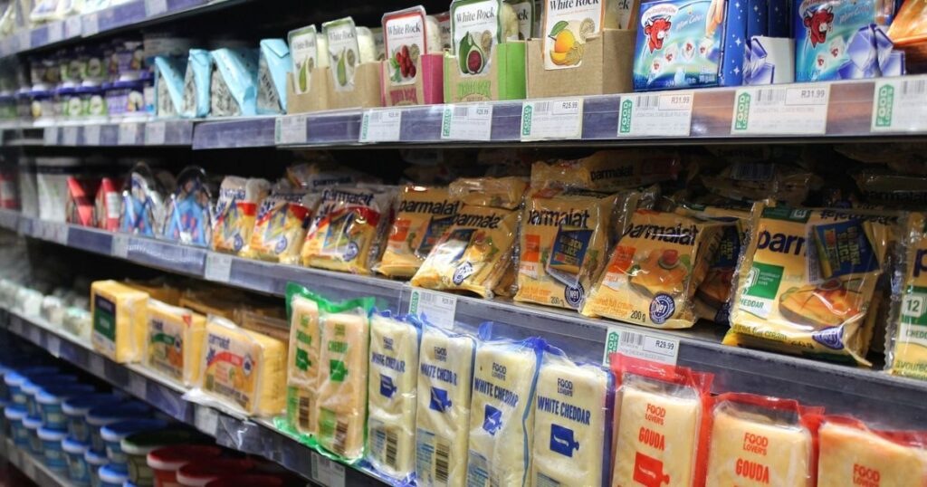 Росія б’є по продовольчих складах: який запас харчів варто зробити українцям