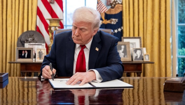 Трамп підписав закон про фінансування, щоб уникнути шатдауну під час виборів