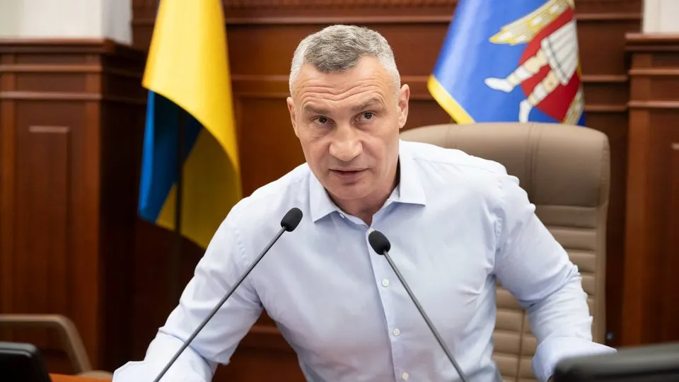 Київ закликає уряд дозволити роботу зеленої гілки метро під час тривог і рух мостами,