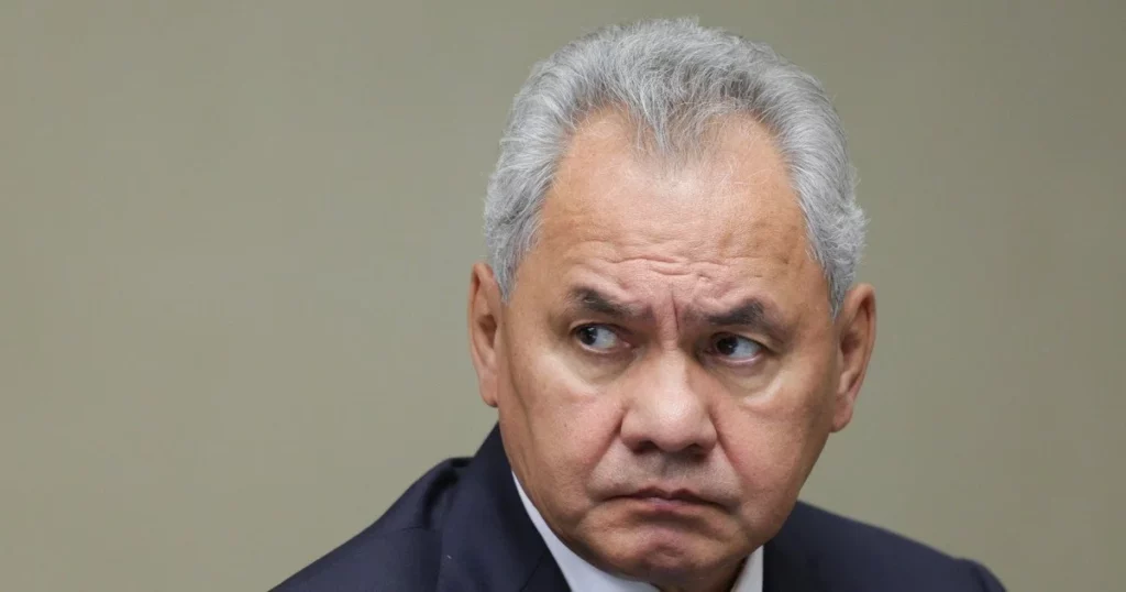 У Шойгу оселилися шамани: сусіди скаржаться на крики, барабани і дим в домі ексміністра оборони РФ