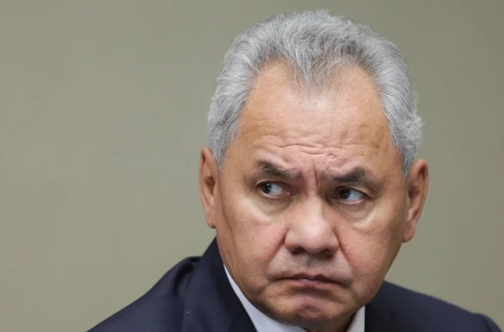 У Шойгу оселилися шамани: сусіди скаржаться на крики, барабани і дим в домі ексміністра оборони РФ