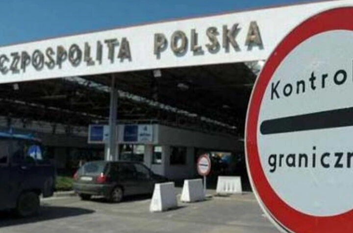 Польща хоче змінити рух на кордоні з Україною після атаки РФ: що відомо