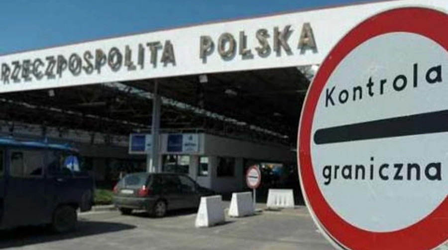 Польща хоче змінити рух на кордоні з Україною після атаки РФ: що відомо