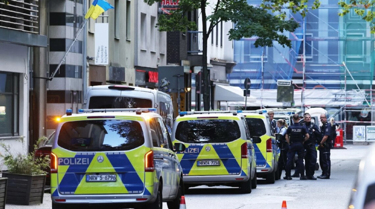 У Дюссельдорфі поліція оточила Генконсульство України. Що сталося