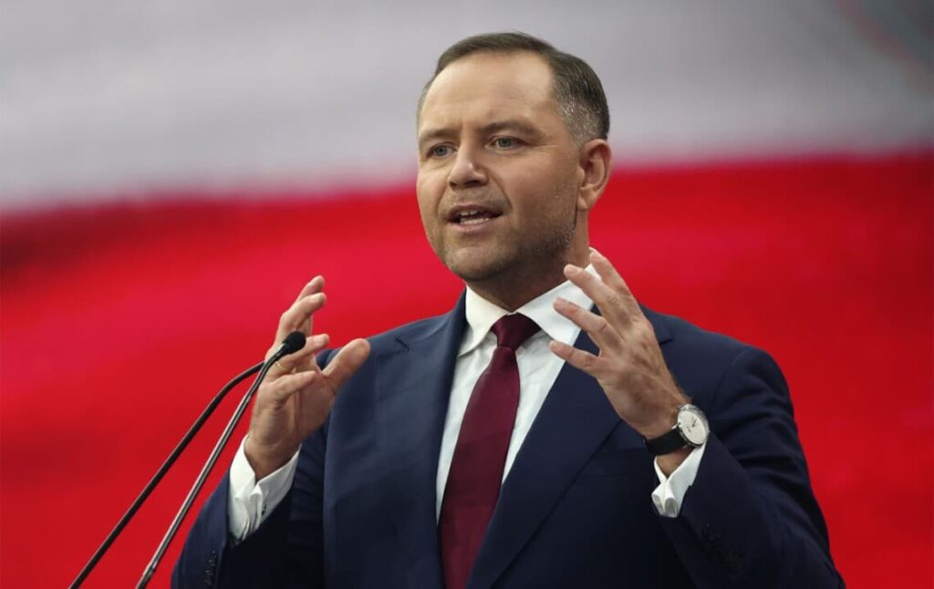 Сікорський покепкував з імені коня Навроцького і згадав Януковича