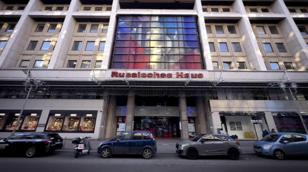 Євродепутати закликали закрити Російські будинки у 15 країнах ЄС