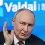Путін, затинаючись і нервово смикаючи ногами, знову поскаржився, що Росію надули