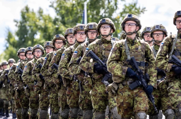 Естонія перекидає війська ближче до кордону з РФ