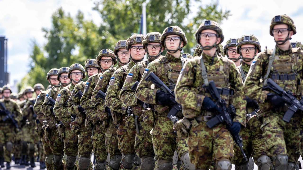 Естонія перекидає війська ближче до кордону з РФ