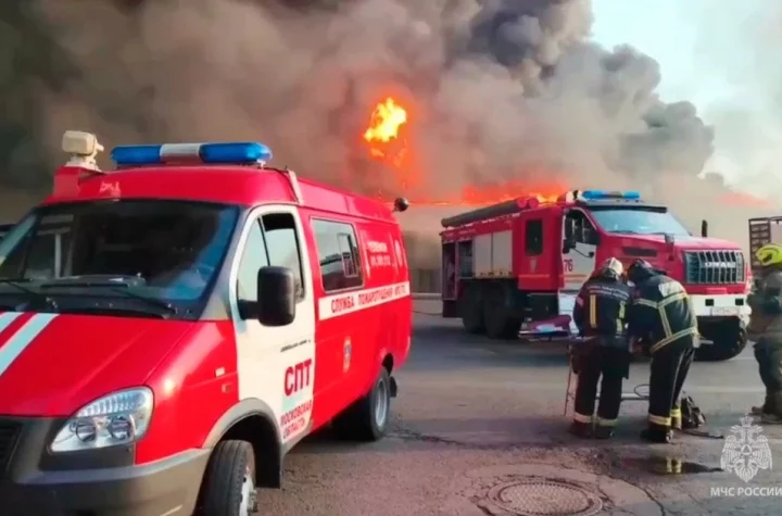 Вибухова ніч у РФ: Сили оборони уразили два підприємства російського ВПК та літак на аеродромі Єйськ