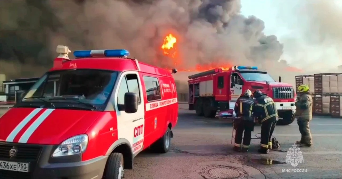 Вибухова ніч у РФ: Сили оборони уразили два підприємства російського ВПК та літак на аеродромі Єйськ