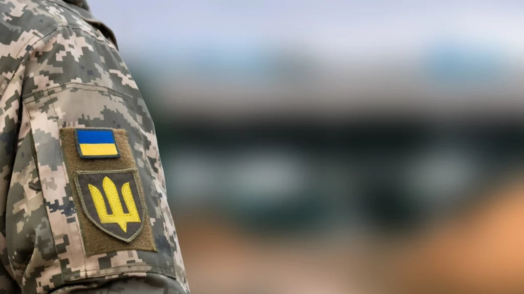 В Одесі чоловік вдарив ножем в шию військового ТЦК і намагався збити машиною